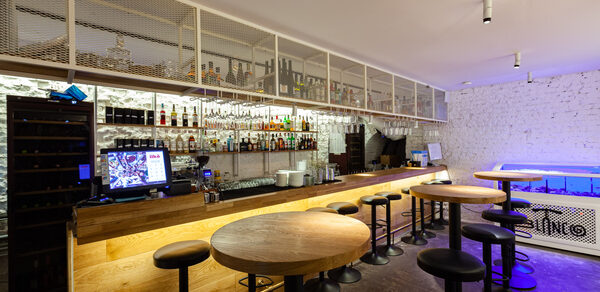 Светлый лофт с барной зоной