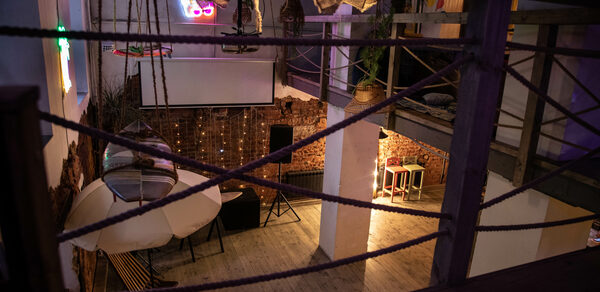 Двухуровневый лофт в гавайском стиле с верандой