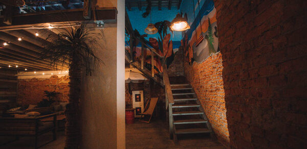 Двухуровневый лофт в гавайском стиле с верандой