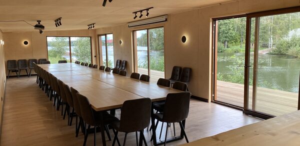 Курголовский Берег Беседка на берегу озера