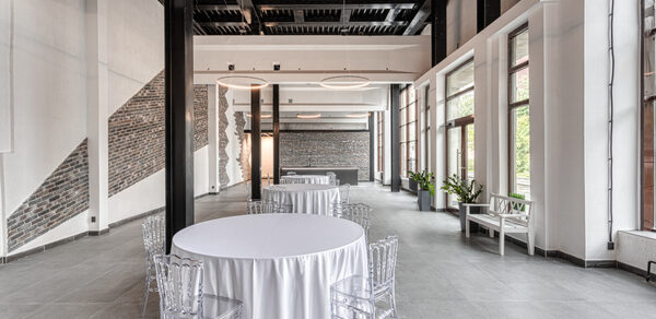 Просторный белый лофт для различных мероприятий 