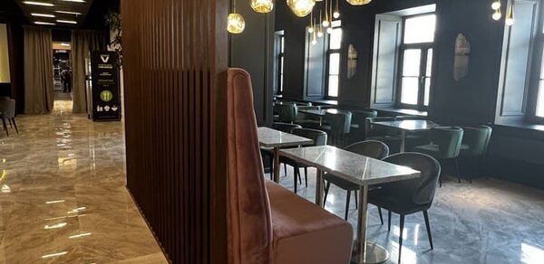 Acqualina Apartments Просторный зал при отеле 