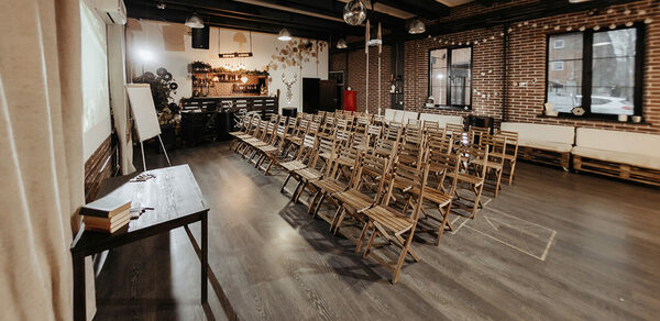 Rii Lee Loft. Стилизованный лофт с качелями