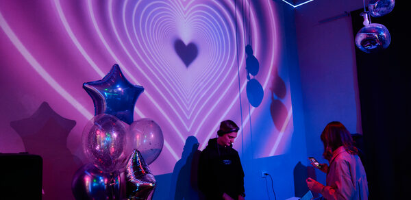 The Portal. Тёмный неоновый лофт