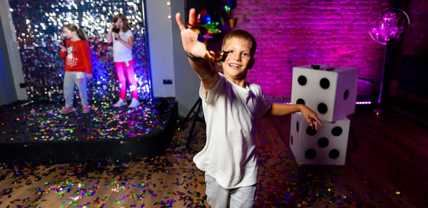 Просторный лофт с кухней для детских мероприятий 