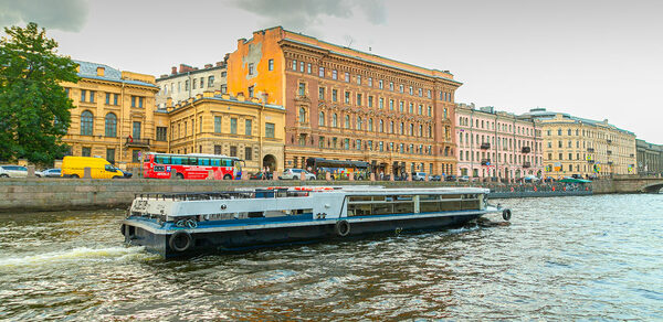 Теплоход с банкетной зоной 