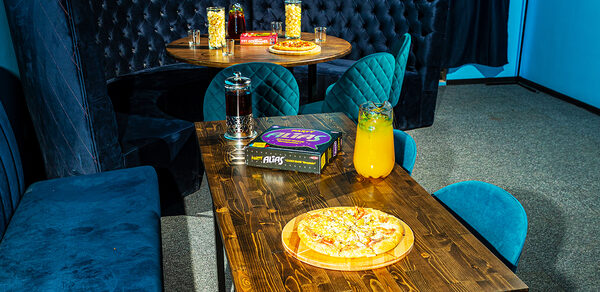 Зал Космос. Тёмная лофт-комната 