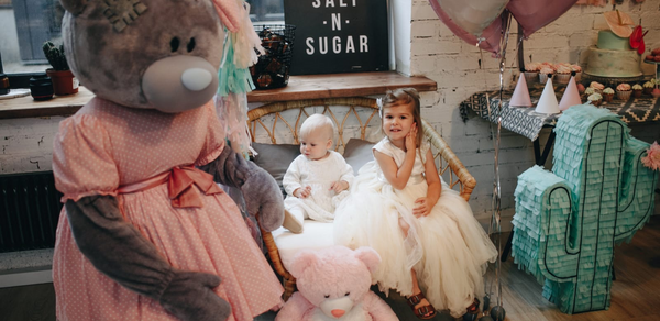 Лофт с кухней в белом кирпиче для детских праздников 