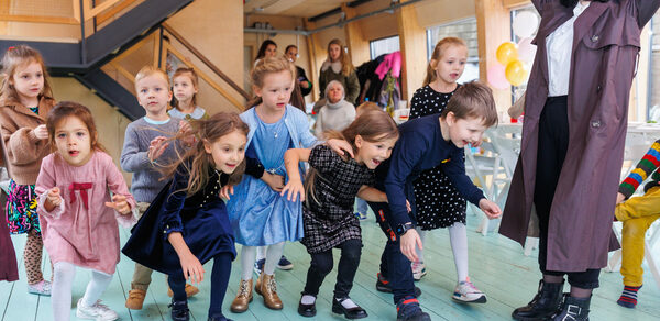 Домик с панорамными окнами для детских мероприятий