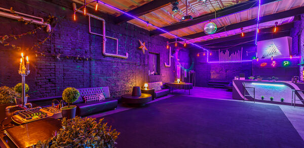 Loftblackout. Эксклюзивный черный лофт с летней террасой