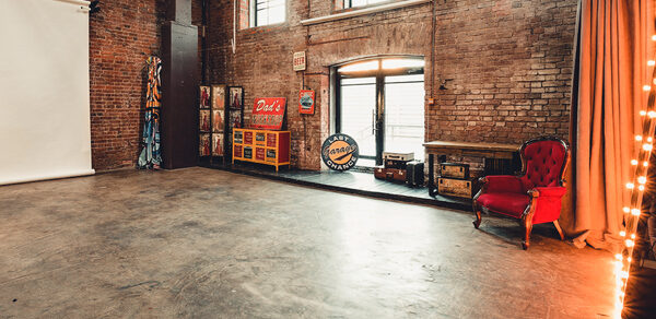 Apriori Photo Коричневый лофт с верандой