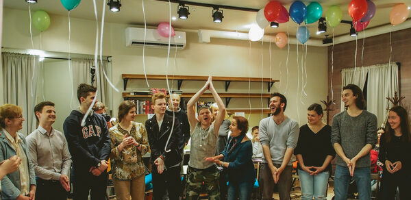 Книги и кофе. Творческий лофт со сценой