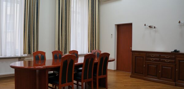 Переговорная в деловом стиле 