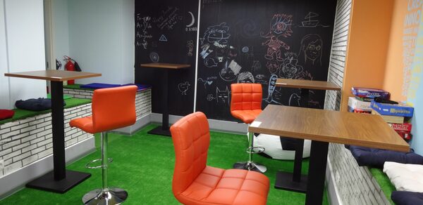 Лофт с пуфами на Спортивной