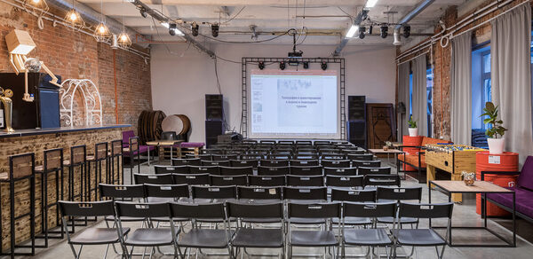 Loft Com.nata.Тренинговый лофт со сценой