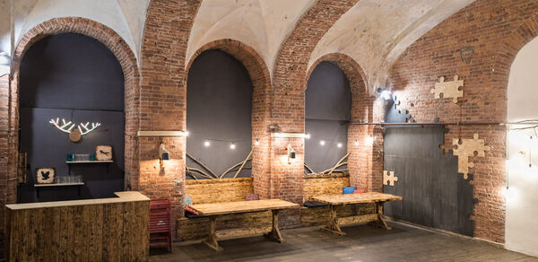 Лофт с арочными окнами и отдельным входом