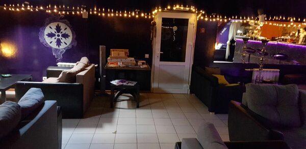 Зеркальный лофт с барной стойкой