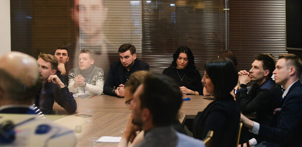 Deworkacy Красный Октябрь Стильная переговорная