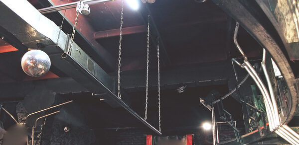 Брутальный лофт с барной стойкой