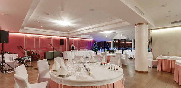 Банкетный зал с террасой