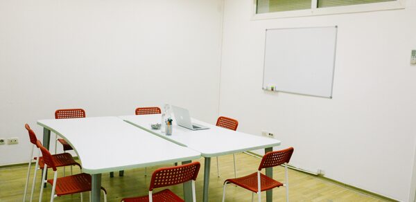 Moscow English Club Аудитория с большим окном