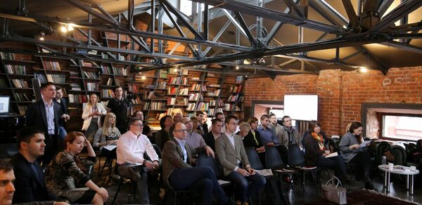 Deworkacy Красный Октябрь Лофт-библиотека с камином 