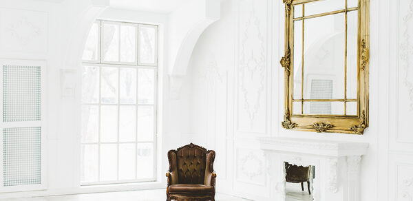 The Museum Studio Белый классический лофт с камином