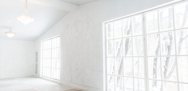 The Museum Studio Белый классический лофт с камином