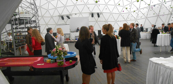 Терраса в волшебном саду