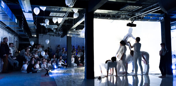 Brick House WHITE Лофт с большим экраном 