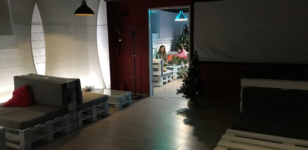 Lounge Box (Лаунж Бокс). Лофт с вип комнатами 
