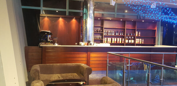 Бар с панорамным видом 