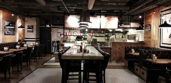 Кафе под закрытие в Деловом Центре 