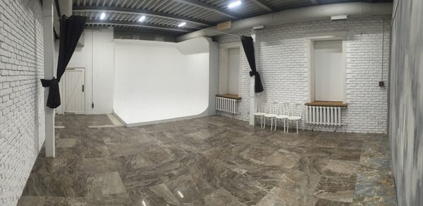 Мастерская на Кулишках с фактурными стенами 