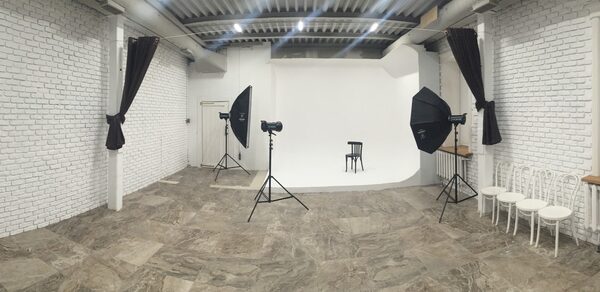 Мастерская на Кулишках с фактурными стенами 