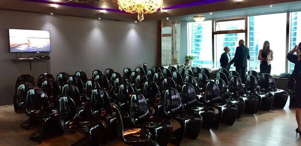 Romantic Stream Зал с панорамными окнами 