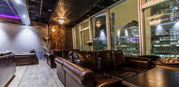 Romantic Stream Зал с панорамными окнами 