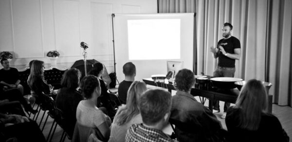 Apriori Photo Просторный лофт с подиумом 