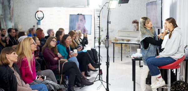 Apriori Photo Просторный лофт с подиумом 