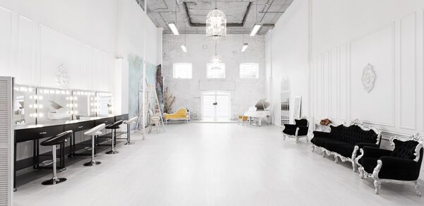 Apriori Photo Белый лофт с роялем 