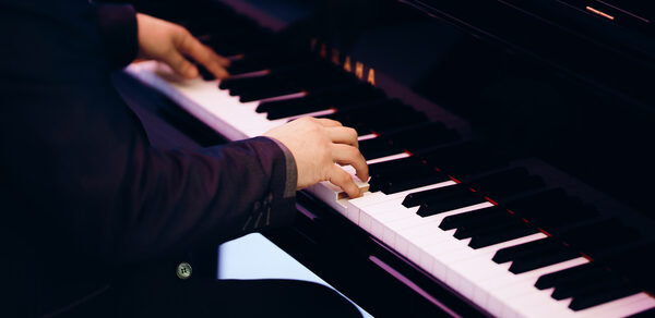 Apriori Photo Белый лофт с роялем 