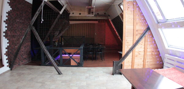 лофт с камином и мансардой