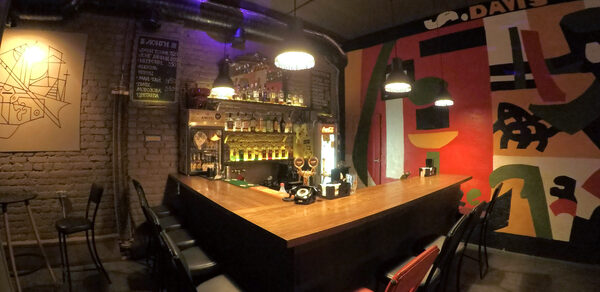 Лофт-бар со сценой