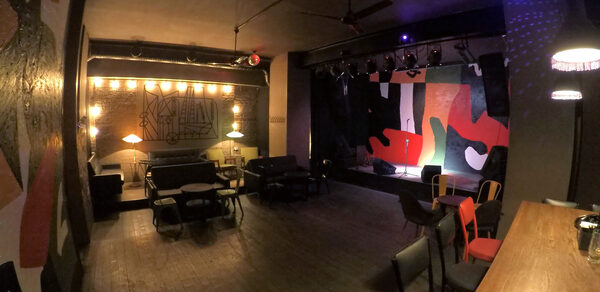 Лофт-бар со сценой