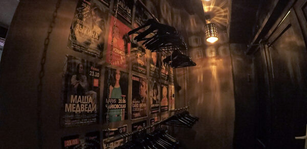 Лофт-бар со сценой