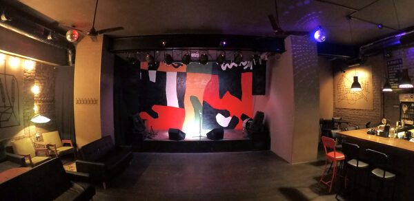 Лофт-бар со сценой