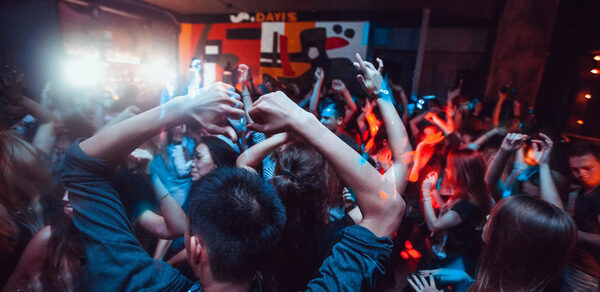 Лофт-бар со сценой