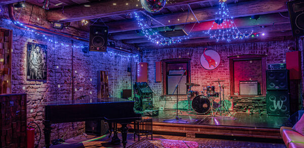 Музыкальный дом Slondoneba. Лофт со сценой