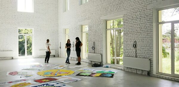 Резиденция искусств и технологий  Белый зал в особняке 