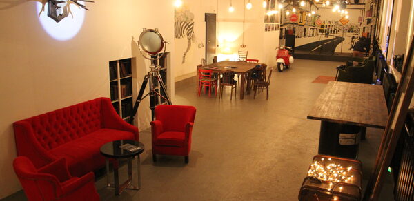 Стильный лофт со сценой и звуком